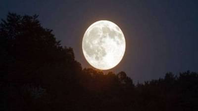 Vaishakh Purnima 2021 : वैशाख पौर्णिमेला वर्षातले पहिले चंद्रग्रहण, ग्रहणाच्या परिणामांपासून वाचण्यासाठी हे उपाय करा