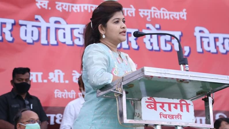 चिखलीत 15 वर्षानंतर कमळ फुलवलं, मिनी मंत्रालय ते विधानसभा; जाणून घ्या श्वेता महालेंचा राजकीय प्रवास चिखलीत 15 वर्षानंतर कमळ फुलवलं, मिनी मंत्रालय ते विधानसभा; जाणून घ्या श्वेता महालेंचा राजकीय प्रवास