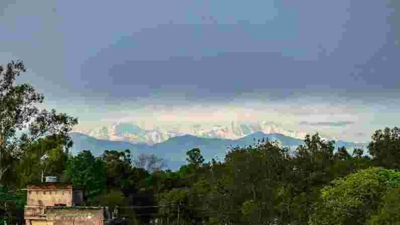 सहारनपूरमधून खुणावतोय हिमालयाच्या पर्वतरांगांचा नजारा; मनमोहक फोटो सोशल मीडियात व्हायरल