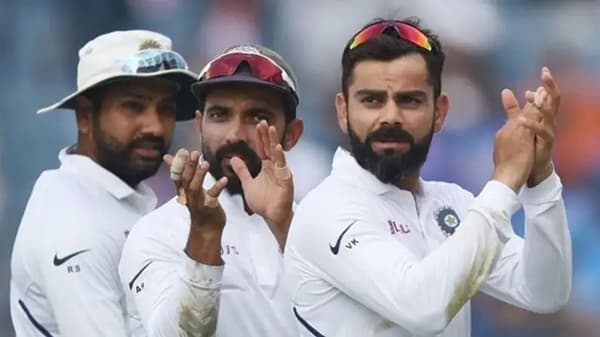 भारतीय क्रिकेट संघाने पाठीमागच्या काही वर्षापासून आंतरराष्ट्रीय क्रिकेटमध्ये आपला दबदबा कायम ठेवला आहे. ऑस्ट्रेलियाला दोन वेळा कसोटी मालिकेत नमवून भारताने पाठीमागच्या चार वर्षांपासून आयसीसीच्या टॉप टेन रँकिंगमध्ये स्थान प्रथम स्थान टिकवलंय. याशिवाय वर्ल्ड टेस्ट चॅम्पियनशिपच्या फायनलमध्येही जागा मिळवली आहे विराट कोहलीच्या नेतृत्वाखालील भारतीय संघ आकडेवारी सहित याची ग्वाही देतो. 2015 पासून विराट कोहलीच्या नेतृत्वाखालील भारतीय संघ क्रिकेट जगतातील सगळ्यात अव्वल संघ आहे. 2015 पासून भारताने 64 सामन्यांपैकी 40 सामन्यात विजयाचा झेंडा फडकवलाय. तर 11 मॅच ड्रॉ आणि 13 मॅच मध्ये विराट सेनेला पराभव स्वीकारावा लागला.