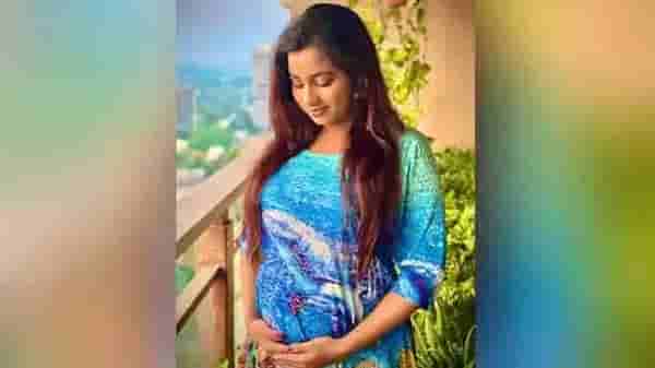 Good News | श्रेया घोषालच्या घरी चिमुकल्याचे आगमन, गोड बातमी देताना झाली भावूक