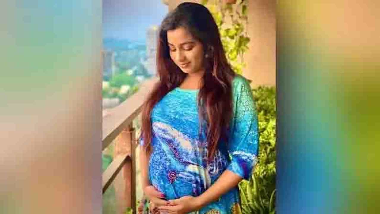 Good News | श्रेया घोषालच्या घरी चिमुकल्याचे आगमन, गोड बातमी देताना झाली भावूक