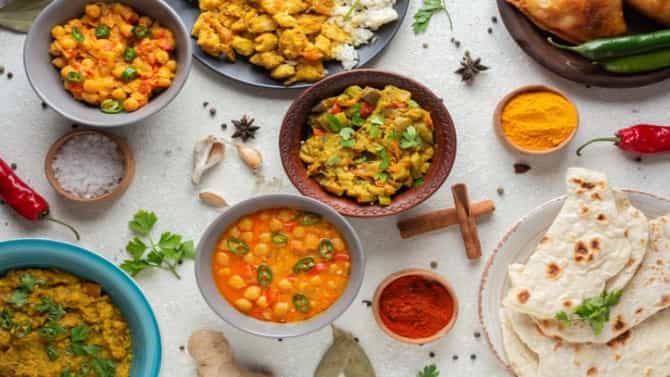 कोरोनाच्या काळात आहारात मीठ, तेलकट आणि मसालेदार पदार्थ खाणे टाळाच !