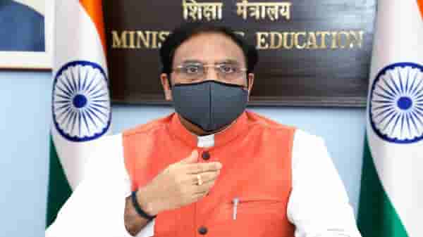 CBSE 12th Board Exam 2021: बारावी परीक्षांच्या निर्णयापर्यंत पोहोचलोय, केंद्रीय शिक्षणमंत्री उच्चस्तरीय बैठकीवर काय म्हणाले?