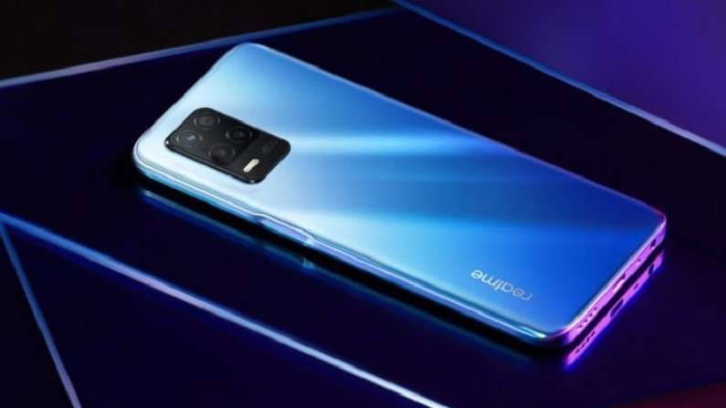 Realme 8 5G : या स्मार्टफोनची किंमत 14,999 रुपये इतकी आहे, यात तुम्हाला डायमेन्सिटी 700 प्रोसेसर आणि 1080 पिक्सल डिस्प्ले मिळेल. याशिवाय यात 5000 mAh बॅटरीसोबत 4 जीबी रॅम आणि 128 जीबी स्टोरेज आहे. हा फोन ड्युअल नॅनो सिम कार्ड पर्यायासह उपलब्ध आहे.