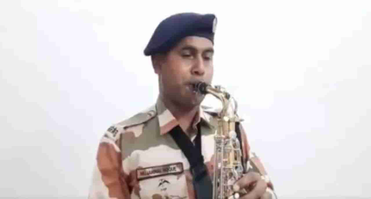 VIDEO | कोरोना योद्ध्यांच्या स्मरणार्थ ITBP जवानाने वाजवलं ‘तेरी मिट्टी में मिल जावां’ गाणं, व्हिडीओ व्हायरल