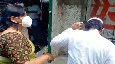 Video : अतिरिक्त जिल्हाधिकाऱ्यांनी दुकानदाराच्या कानाखाली वाजवली! व्हिडीओ व्हायरल