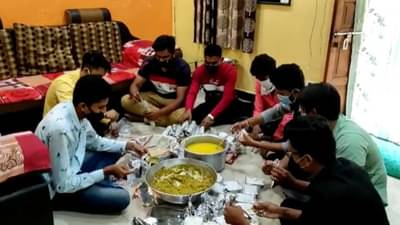 कोरोनाग्रस्त नातेवाईकांच्या भोजनाची गैरसोय, सोन्याची अंगठी विकून मोफत डब्याची सोय