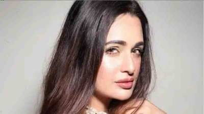 Arrest Yuvika Choudhary | युविका चौधरीनेही उच्चारला ‘तोच’ जातीवाचक शब्द, ‘बबिता’नंतर आता युविका वादात!