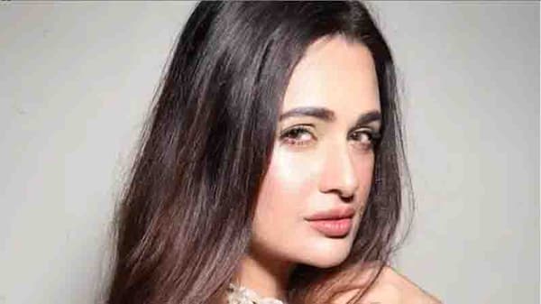 Arrest Yuvika Choudhary | युविका चौधरीनेही उच्चारला ‘तोच’ जातीवाचक शब्द, ‘बबिता’नंतर आता युविका वादात!