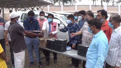 कोरोना रुग्णांच्या मदतीला जैन समाजबांधव धावले, नाशिकच्या पिंपळगावात महिनाभरापासून अन्नदानाचा उपक्रम