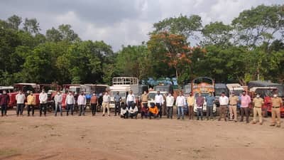 शेतकऱ्यांचे ट्रॅक्टर चोरणाऱ्या टोळीच्या पुणे पोलिसांनी मुसक्या आवळल्या, 10 ट्रॅक्टरसह एकूण 20 वाहने जप्त