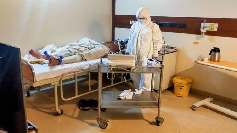 70 टक्के बेड रिकामे, ऑक्सिजनची मागणीही घटतीय, औरंगाबादकरांनी महिनाभरात 'करुन दाखवलं!' 70 टक्के बेड रिकामे, ऑक्सिजनची मागणीही घटतीय, औरंगाबादकरांनी महिनाभरात 'करुन दाखवलं!'