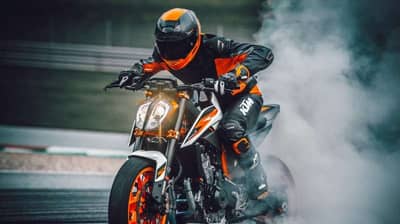 KTM RC200 आणि RC390 च्या चाहत्यांसाठी गुड न्यूज, बाईकसाठी बुकिंग सुरु