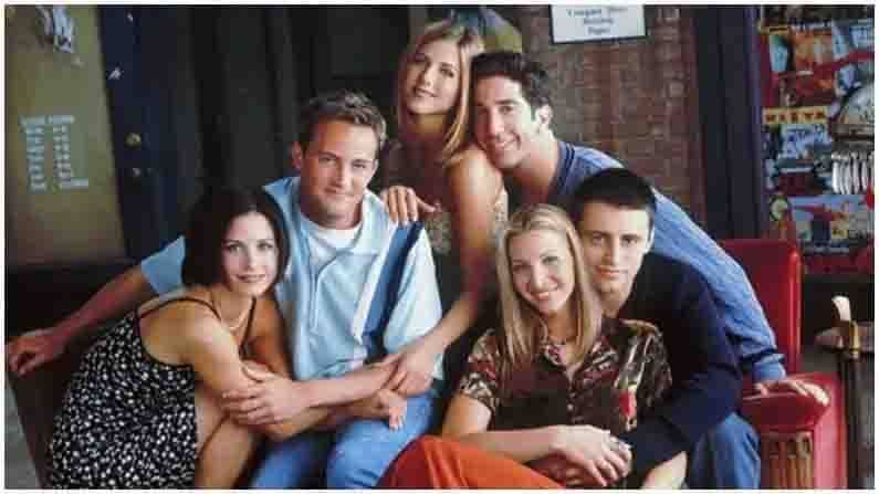 ‘फ्रेंड्स : द रियुनियन’ (Friends The Reunion)  90च्या दशकाचा आवडता शो ‘फ्रेंड्स’चा शेवटचा सीझन गुरुवारी प्रदर्शित झाला. फ्रेंड्सच्या नवीन सीझनबद्दल चाहते खूप उत्सुक झाले होते. हा शो भारतातही खूप पसंत केला जात आहे.