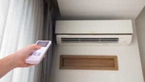 एसीसोबत पंखा चालवणे किती योग्य! ही आहे योग्य पद्धत