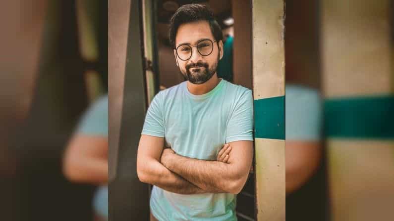 मराठमोळा अभिनेता सिद्धार्थ चांदेकर सध्या सोशल मीडियावर मोठ्या प्रमाणात सक्रिय असतो. नवनवीन फोटोशूट शेअर करत तो चाहत्यांशी कनेक्ट होतो.