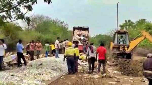 चंद्रपुरात दारुबंदी उठवल्याच्या दुसऱ्याच दिवशी 3 कोटीच्या दारुवर रोडरोलर फिरवला