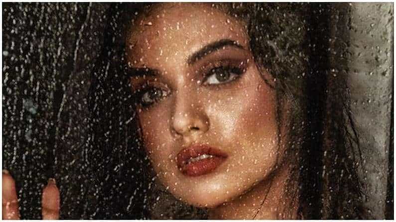 प्रियांक शर्माची एक्स गर्लफ्रेंड दिव्या अग्रवालची सध्या सोशल मीडियावर चांगलीच चर्चा आहे.