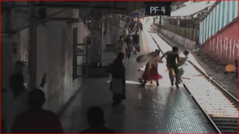 VIDEO: गंभीर गुन्ह्यातील महिला आरोपी पळण्याच्या प्रयत्नात रेल्वे ट्रॅकवर पडली, पोलीस अधिकाऱ्याने वाचवला जीव