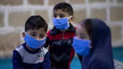 सावधान, तुमचीही मुलं घरात चुकीच्या पद्धतीने बसताय? मग हे उपाय वाचाच, सर्वेक्षणात धक्कादायक खुलासे