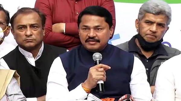 आधी स्वबळाची भाषा, आता दौरा अर्धवट, नाना पटोले तातडीने दिल्लीला रवाना