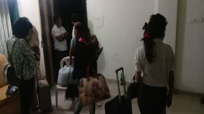 लॉकडाऊन सुरु असताना बंगल्यात डान्स पार्टीचं आयोजन, पुण्यात 13 तरुण-तरुणींवर गुन्हा दाखल