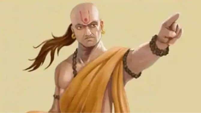 Chanakya Niti | या चार प्रकारच्या व्यक्तींवर कधीही विश्वास ठेवू नये, अन्यथा पश्चाताप होईल