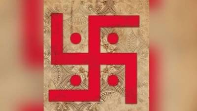 शुभ कार्यापूर्वी घरोघरी स्वस्तिक का रेखाटतात, लाल रंगालाच महत्त्व का? जाणून घ्या कारण