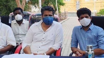 कमवत्या व्यक्तीच्या निधनामुळे निराधार झालेल्या महिलांना ‘आधार; रोहित पवार देणार रोजगार