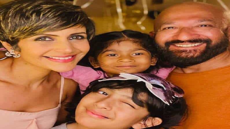 बॉलिवूडची प्रसिद्ध अभिनेत्री मंदिरा बेदीचे (Mandira Bedi) पती दिग्दर्शक राज कौशल (Raj Kaushal) यांचे हृदयविकाराच्या धक्क्याने निधन झाले. राज कौशल यांच्या निधनाच्या बातमीमुळे संपूर्ण बॉलिवूडवर शोककळा पसरली आहे. त्यांच्यावर मुंबईत अंत्यसंस्कार करण्यात आले.