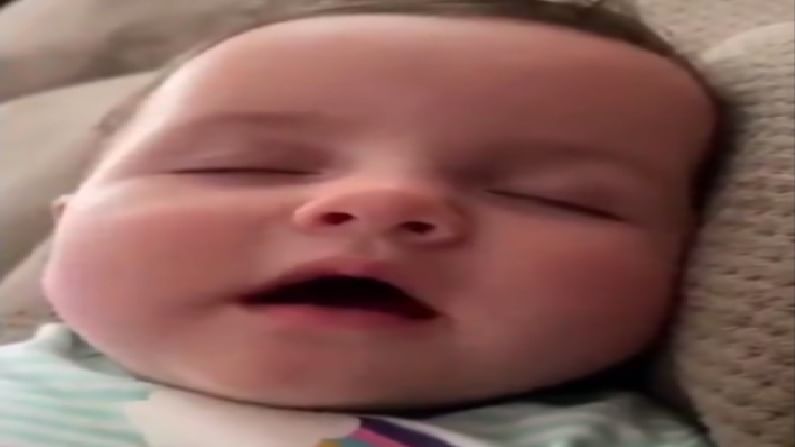 Video | बोबड्या भाषेत बाळ म्हणतेय आई...आई... व्हिडीओ सोशल मीडियावर व्हायरल
