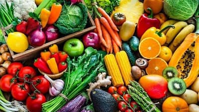 लॉकडाऊनचा फटका, नवी मुंबई मार्केटमध्ये भाजीपाला पडून, भाजीपाल्याच्या दरात 50 टक्क्यांनी घसरण