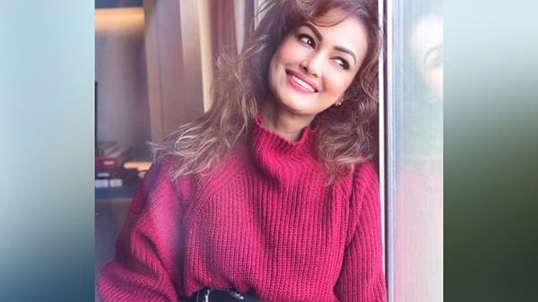 लोकप्रिय टीव्ही अभिनेत्री निशा रावल आपल्या वैयक्तिक आयुष्यामुळे नेहमी चर्चेत असते. निशा एक मॉडेल आणि अभिनेत्री आहे. ‘मैं लक्ष्मी तेरे आंगन की’ मधील सौम्या दीवानची भूमिका साकारून चर्चेत आलेल्या निशानं बर्याच टीव्ही शो आणि चित्रपटांमध्ये काम केलं आहे.