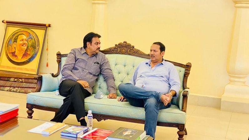 खासदार उदयनराजे मराठा आरक्षण आंदोलनात पुढाकार घेण्यास तयार- हर्षवर्धन पाटील खासदार उदयनराजे मराठा आरक्षण आंदोलनात पुढाकार घेण्यास तयार- हर्षवर्धन पाटील