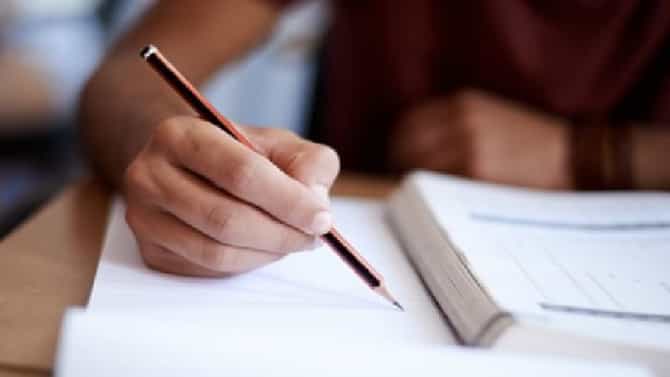 आयसीएसईचा मोठा निर्णय, दहावी आणि बारावीच्या अभ्यासक्रमात कपात