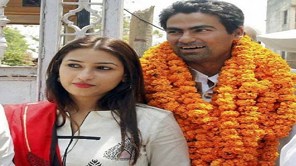 मोहम्मद कैफ... भारतीय क्रिकेट जगतातला नंबर वन फिल्डर... त्याच्या अनेक कॅचेसमुळे भारताने अवघड वाटणाऱ्या मॅचेस जिंकल्या. नोएडाची पत्रकार असलेल्या पूजा यादवबरोबर त्याचे प्रेमाचे बंध जुळले. मोहम्मद कैफ मुस्लिम आहे तर पूजा हिंदू... 2011 मध्ये त्यांनी लग्न केलं.
