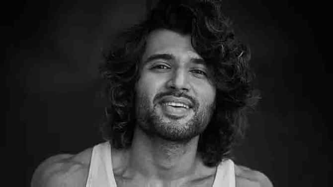 Vijay Deverakonda | बॉलिवूड पदार्पणाआधीच विजय देवरकोंडा वादात! चित्रपट निर्मात्याने केले मोठे आरोप