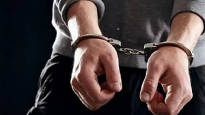 लस घेण्यासाठी बाईक पार्क करुन केंद्रात, अज्ञातांनी बाईक लांबवली, पोलिसांनी चार दिवसात मुसक्या आवळल्या