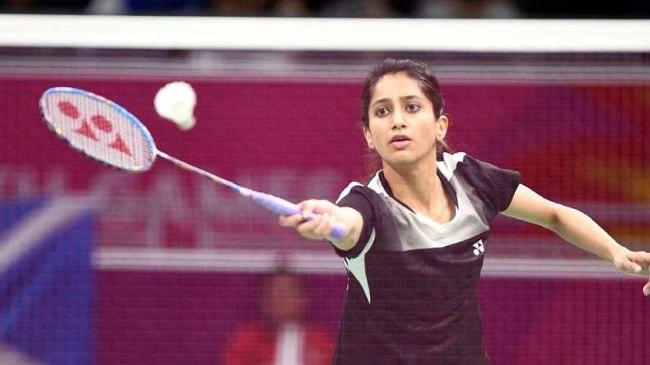 पाकिस्तानची महिला बॅडमिंटनपटू माहूर शहजादने अप्रतिम कामगिरी करत इतिहास रचला आहे. माहूर ऑलम्पिक स्पर्धेत सिलेक्ट झालेली पहिली पाकिस्तानी महिला बॅडमिंटनपटू ठरली आहे. लवकरच पार पडणाऱ्या टोक्यो ऑलम्पिकसाठी माहूरची निवड झाली आहे. (Pakistan Badminton Player Mahoor Shahzad Become First To Qualify For Tokyo olympics)