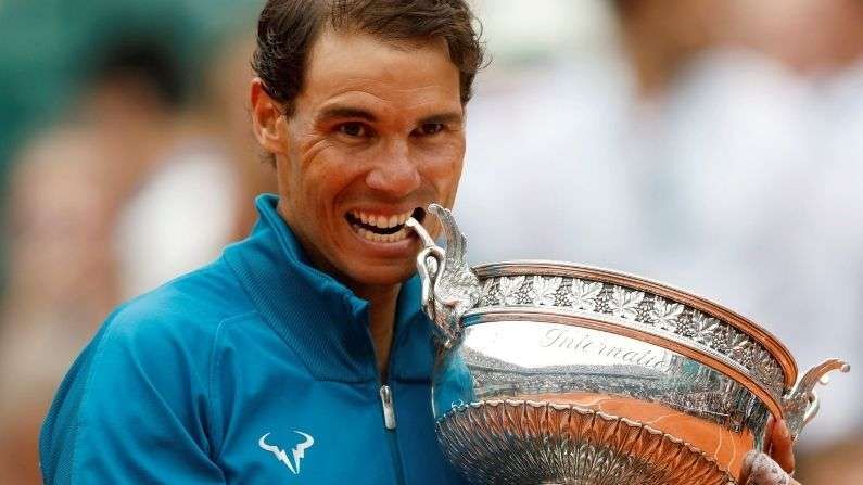 टेनिस म्हटलं की रॉजर फेडररसोबत आणखी एक नाव डोक्यात येतं, ते म्हणजे स्पेनचा टेनिसपटू 'राफेल नदाल' (Rafael Nadal). राफेलने अनेक टेनिस स्पर्धा जिंकत जगभर नावलौकीक मिळवला आहे. (Tennis World Champion Rafael Nadal Birthday Nadal turns 35 today)
