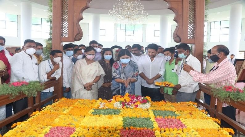 कोरोनाचा काळ संपल्यानंतर महाराष्ट्र दौरा, ओबीसी आरक्षणाच्या मुद्द्यावरुन पंकजा मुंडेंचा एल्गार कोरोनाचा काळ संपल्यानंतर महाराष्ट्र दौरा, ओबीसी आरक्षणाच्या मुद्द्यावरुन पंकजा मुंडेंचा एल्गार