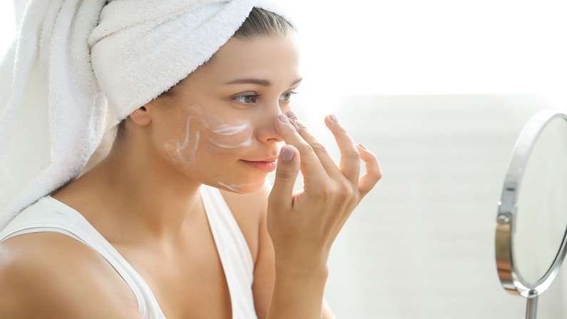 Skin Care : चेहऱ्यावरील सुरकुत्या घालवण्यासाठी 'हे' घरगुती उपाय नक्की ट्राय करा !
