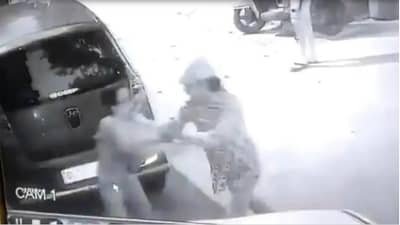 28 वर्षीय महिलेवर शेजाऱ्याचा चाकू हल्ला, घटना सीसीटीव्ही कॅमेरात कैद