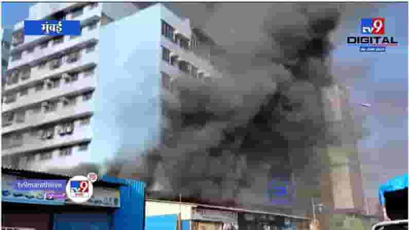 Mumbai | मुंबईच्या ओशिवारामधील इमारतीत भीषण आग, अग्निशमन दलाच्या 8 गाड्या घटनास्थळी दाखल Mumbai | मुंबईच्या ओशिवारामधील इमारतीत भीषण आग, अग्निशमन दलाच्या 8 गाड्या घटनास्थळी दाखल