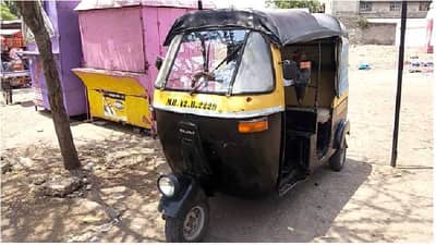 ठाकरे सरकारनं शब्द पाळला, रिक्षा चालकांच्या खात्यात 1500 रुपये जमा होण्यास  सुरुवात