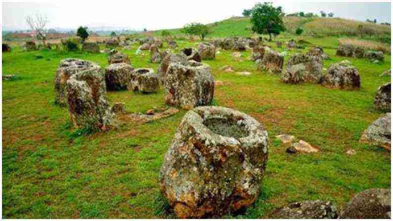 लाओसच्या झियांगखुआंग प्रांतात अशा प्रकारच्या 90 पेक्षा जास्त जागा आहेत जिथे 400 पेक्षा जास्त दगडी पाट्या आहेत. बर्‍याच भांड्यांच्या वरच्या बाजूला दगडाचे झाकणही सापडले आहे. असे म्हणतात की या मॅटची उंची एक ते तीन मीटर पर्यंत आहे.