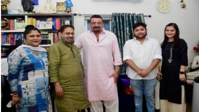 ...आणि संजय दत्त अचानक मंत्री नितीन राऊत यांच्या भेटीला नागपूरच्या घरी