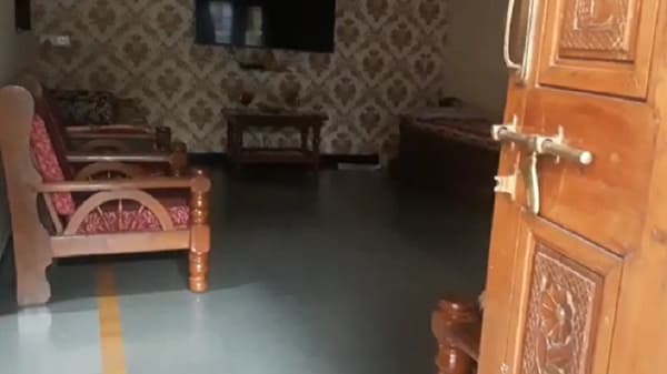 घराला कुलूप पाहून चोरट्यांनी संधी साधली, तब्बल 65 तोळे सोने आणि 42 हजार रोख रकमेवर डल्ला