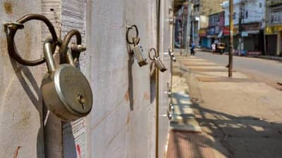 जळगावात कडक निर्बंधांमध्ये सूट, शॉपिंग मॉल, थिएटर्स, नाट्यगृह चालू, जाणून घ्या काय बंद ? काय सुरु ?